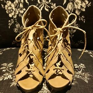 CHINESE LAUNDRY  Size 6.5 Leather Peep Toe Heel